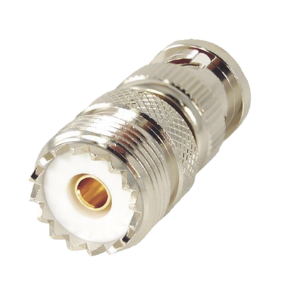 Adaptador en Linea para 50 Ohm, Conector BNC Macho-UHF Hembra (SO-239), Níquel/ Oro/ Delrin.